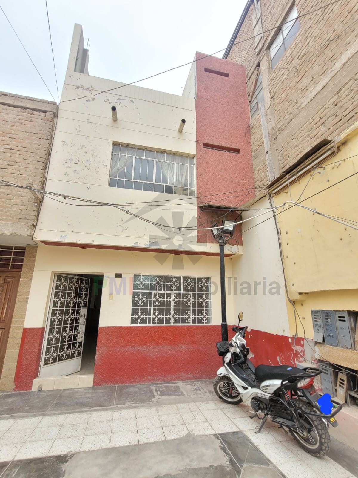 CASA 43 M2 2 PISOS EN CENTRO DE CHICLAYO