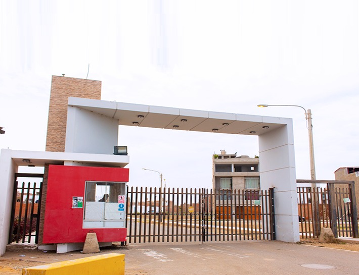 AMPLIO TERRENO DOBLE FRENTE - URB LOS NOGALES – PIMENTEL - CHICLAYO