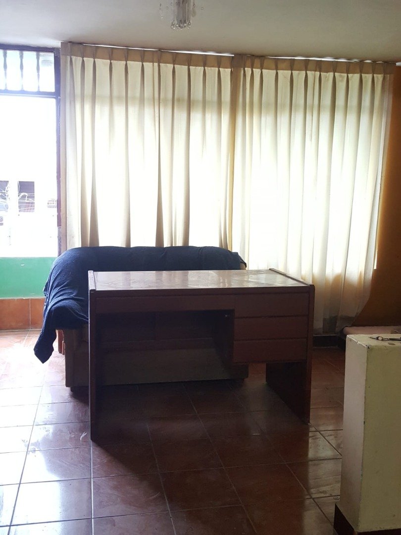 CASA DE 3 PISOS EN JLO - CERCA A MOSHOQUEQUE