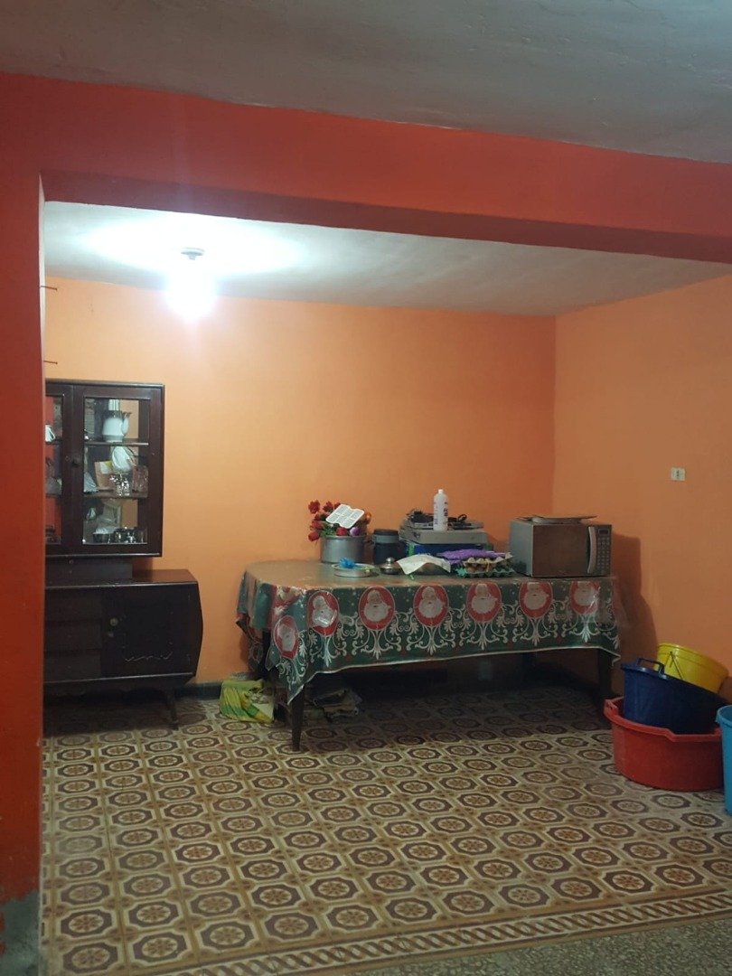 CASA DE 3 PISOS EN JLO - CERCA A MOSHOQUEQUE