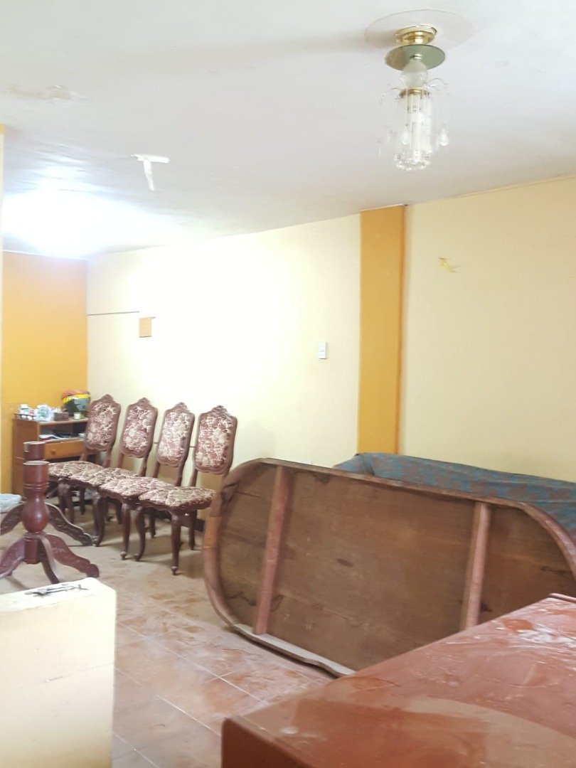 CASA DE 3 PISOS EN JLO - CERCA A MOSHOQUEQUE