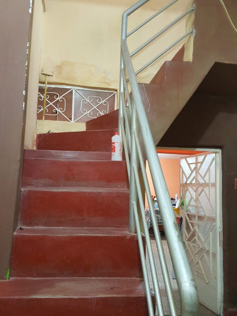 CASA DE 3 PISOS EN JLO - CERCA A MOSHOQUEQUE